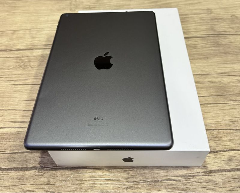 Prodam idyal Ipad 8 32GB wi-fi Prodam idyal Ipad 8 32GB wi-fi