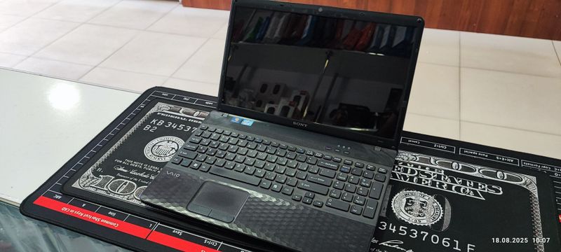 Noutbook Sony VAIO (core i3)