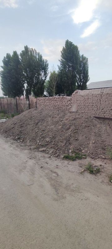 Топырак бар. Бесплатно. Кебир ауылда. Зор маркеттин арты Топырак бар. Бесплатно. Кебир ауылда. Зор маркеттин арты