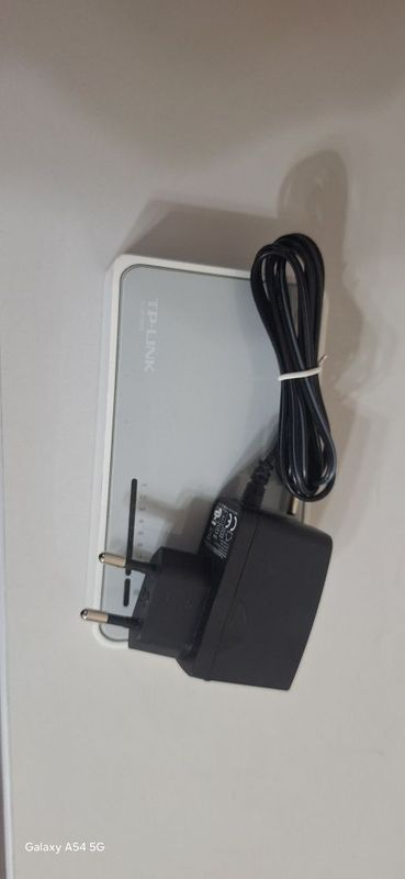 Коммутатор TP-Link SF1008D Коммутатор TP-Link SF1008D