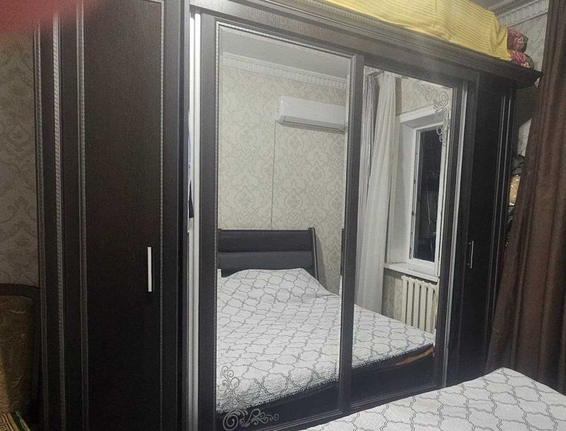 Спальний гарнитур стол стул шкаф купэ холати зур хаммаси 8млн Спальний гарнитур стол стул шкаф купэ холати зур хаммаси 8млн