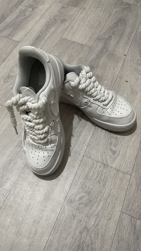 Nike krasovka sotila sifatli Nike krasovka sotila sifatli