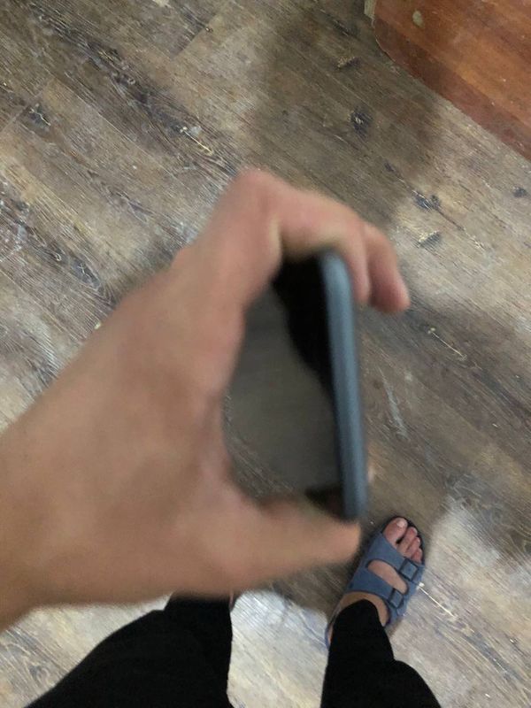 Iphone11 Xotirsi-64 Bataryasi-75%narxi=200$ kelshm