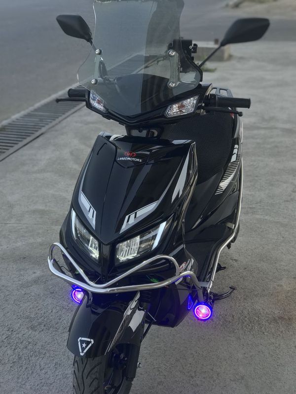 Sukuter benzinli motosikl Sukuter benzinli motosikl