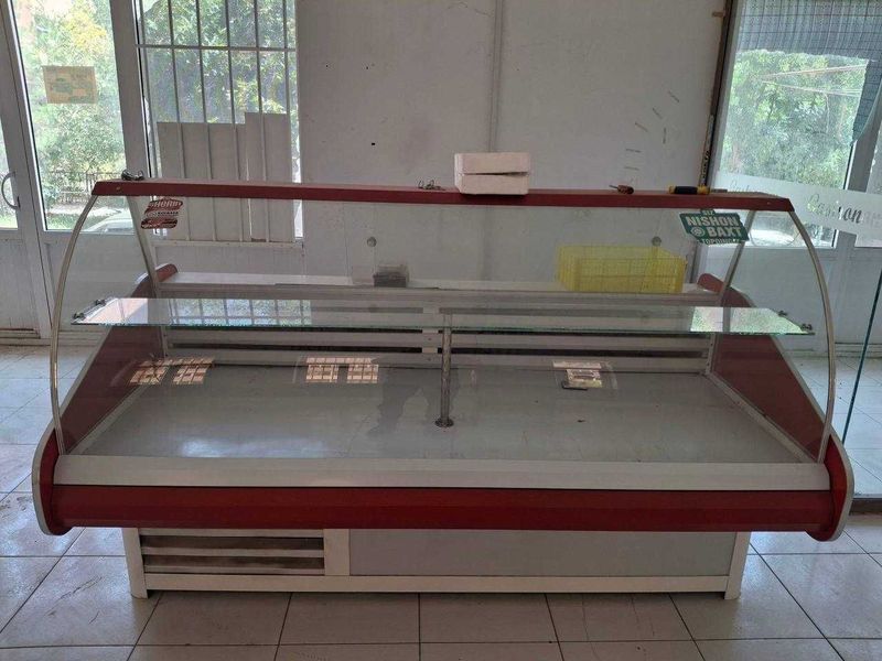 Vitrina xaladilnik ideal