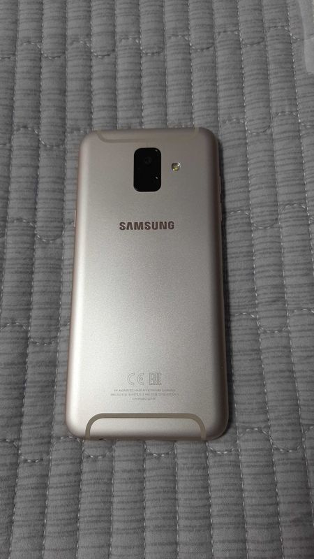 Телефон Samsung Galaxy A6