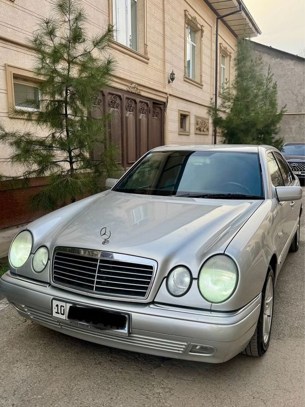 Продам Mercedes 210 автоматкаробка