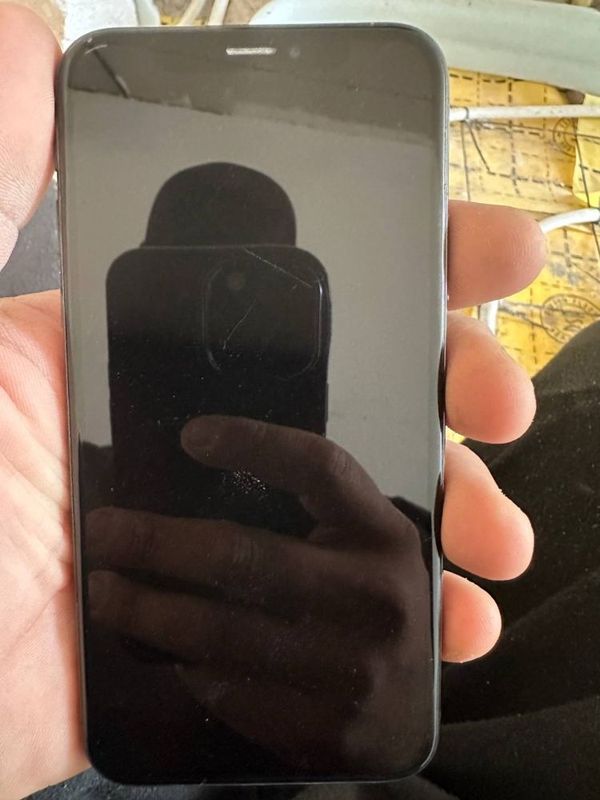 Iphone X 64GB fece id hammasi ishlidi orqa krishka cheti ozgina singan Iphone X 64GB fece id hammasi ishlidi orqa krishka cheti ozgina singan