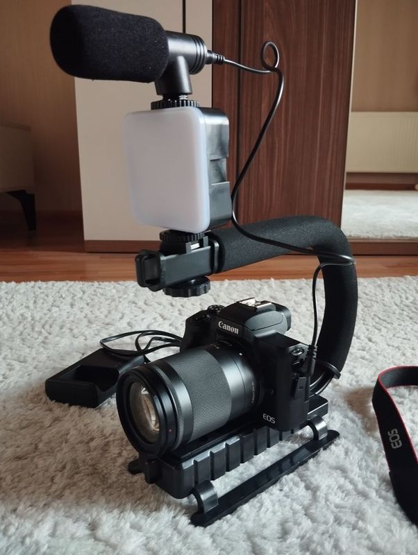 Продаю Canon EOS M50 Mark II + комплект для видеосъёмки Продаю Canon EOS M50 Mark II + комплект для видеосъёмки