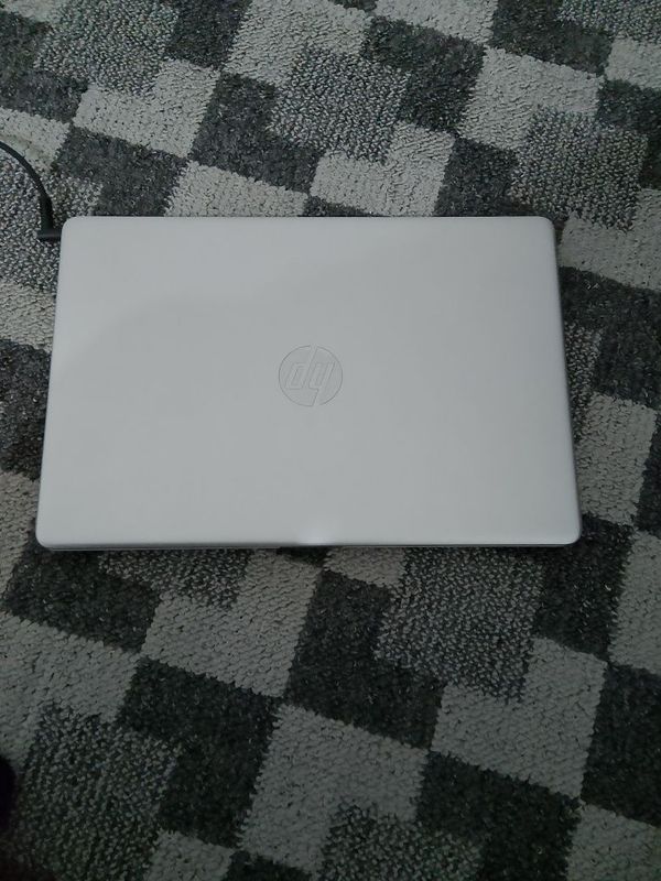 Noutbuk hp intel core i3 8/256