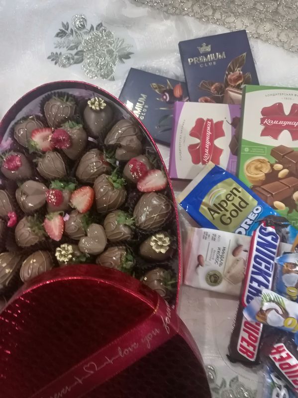 Zor holatdagi buyumlar sotaman Zor holatdagi buyumlar sotaman