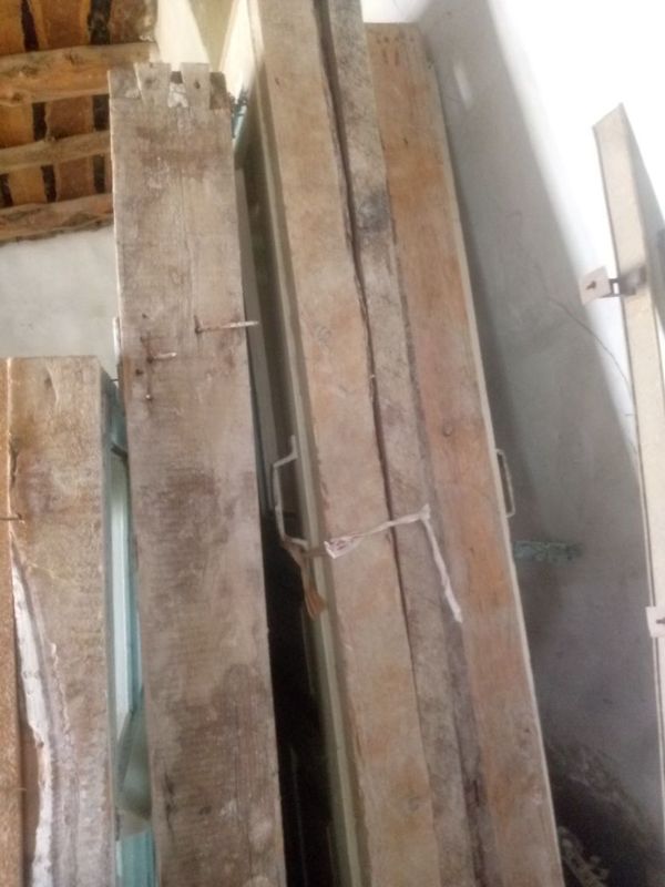Sotiladi eshik derazalar xolati yaxshi Sotiladi eshik derazalar xolati yaxshi
