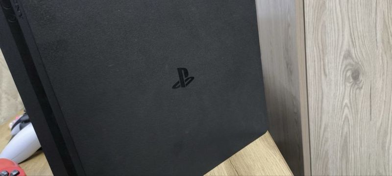 Play station 4 slim Play station 4 slim