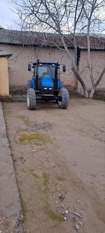 Traktor holati yaxshi yurib turibdi