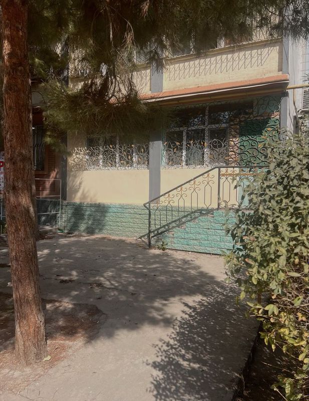 Продается квартира на сергели вдоль дороги под коммерческое