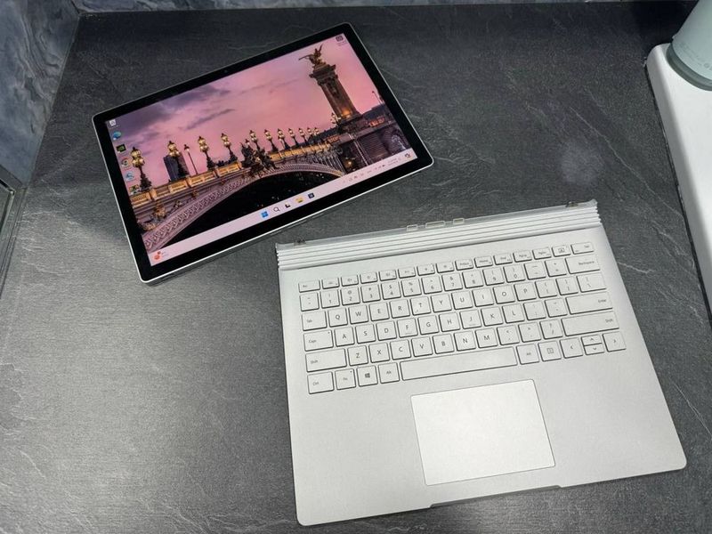 Microsotf Surface Book 2 i7-8gen / 8 / 256 GTX 1050