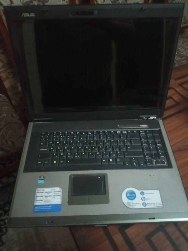 Продаётся на запчасть ноутбук Asus.17.