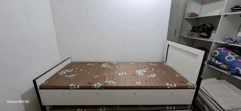 700ming 1kishilik divan 700ming 1kishilik divan