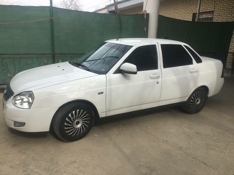 Lada priora sedan 2012