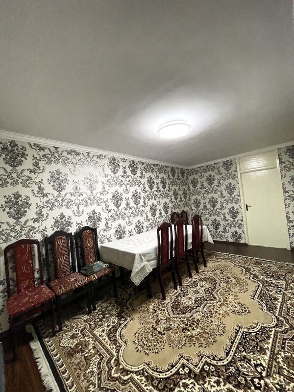Maksim Gorkiy metrosi yonida kvartira bor