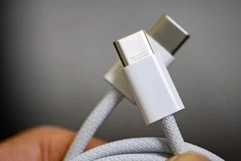 Usb-C кабель зарядный для iphone 15 pro/16 pro max