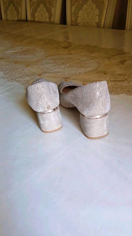 Yengidek oyoq kiyim 38.39 razmer Yengidek oyoq kiyim 38.39 razmer