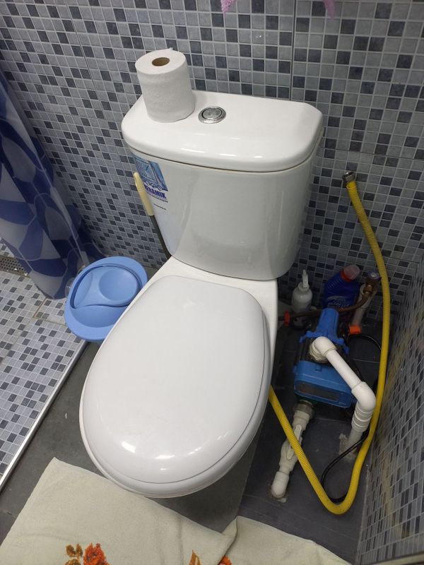 Продаётся унитаз и раковина