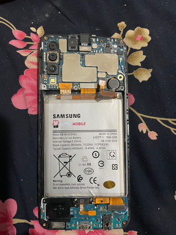 Samsung a50 plata sotiladi ishlidi