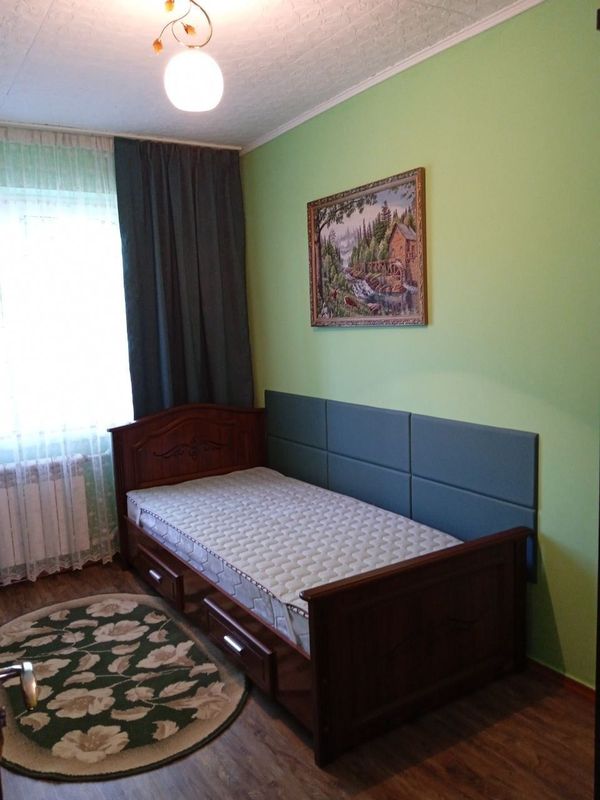 Сдам 1 комнату в трех комнатной квартире. Сдам 1 комнату в трех комнатной квартире.