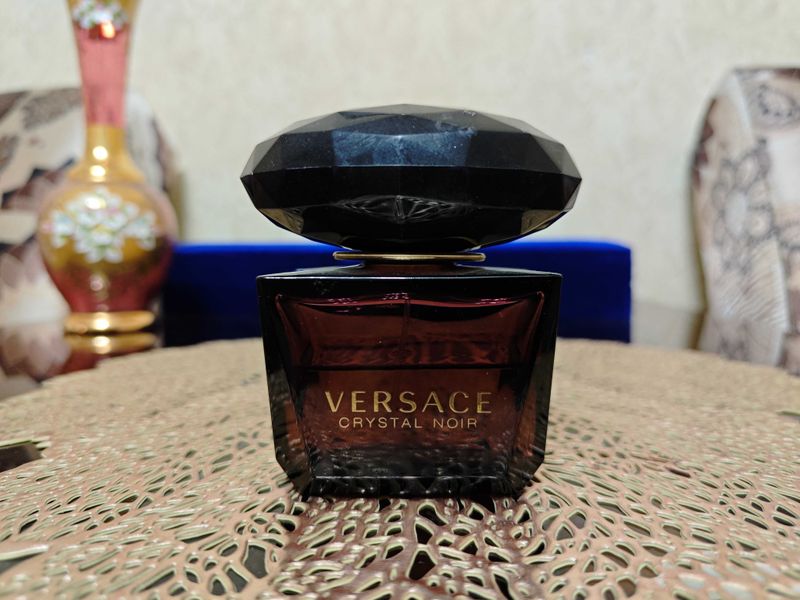 Продаются духи Versace Crystal Noir