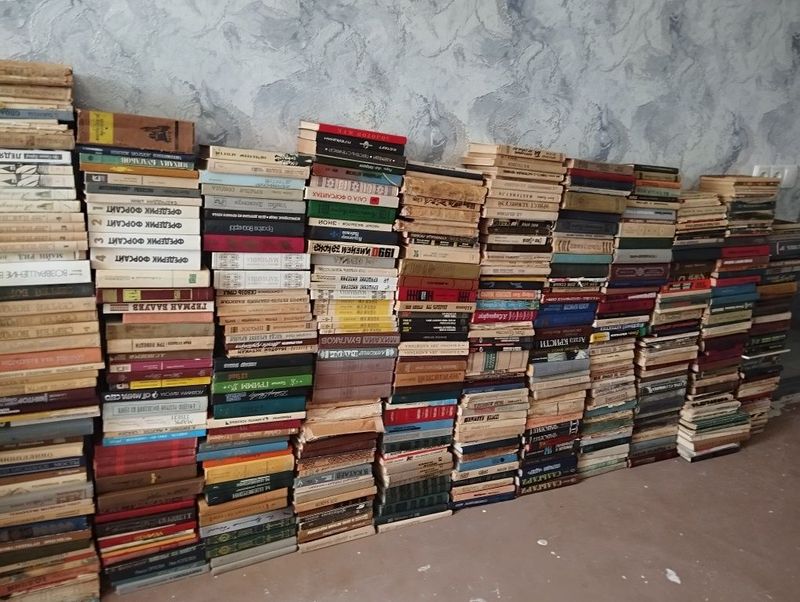 Продаются книги разные
