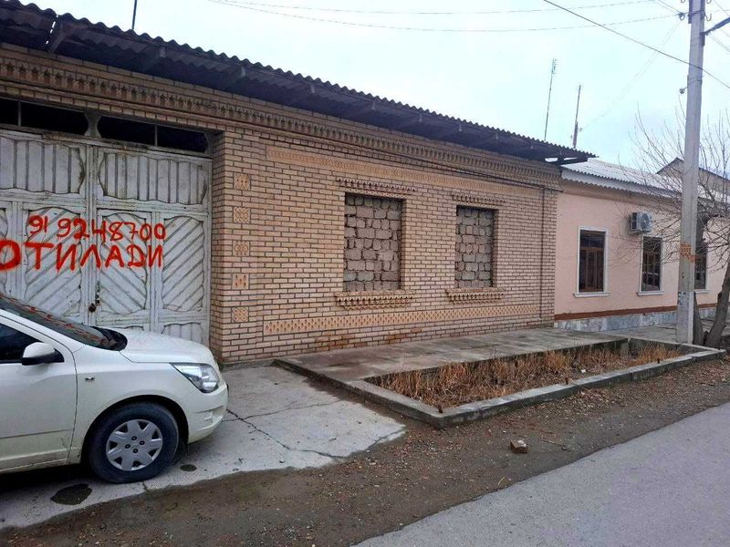 Эски Бобур стоянкада 4 сотихли участка коробка ҳолатида сотилади Эски Бобур стоянкада 4 сотихли участка коробка ҳолатида сотилади
