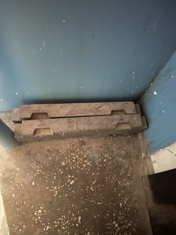 Бетонные блоки противовеса от лифта — отдам даром Бетонные блоки противовеса от лифта — отдам даром