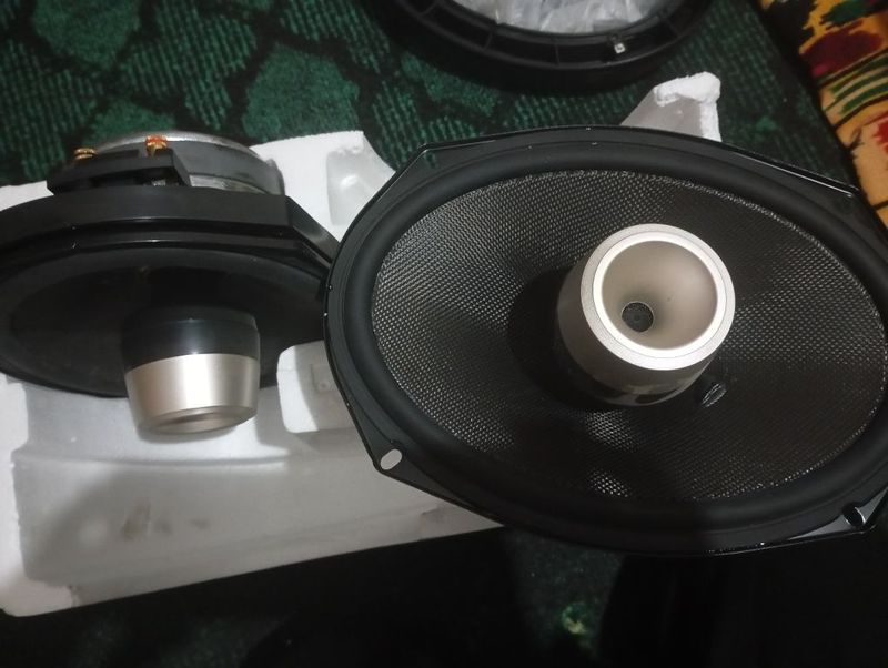 Kenwood 700W sotiladi Kenwood 700W sotiladi