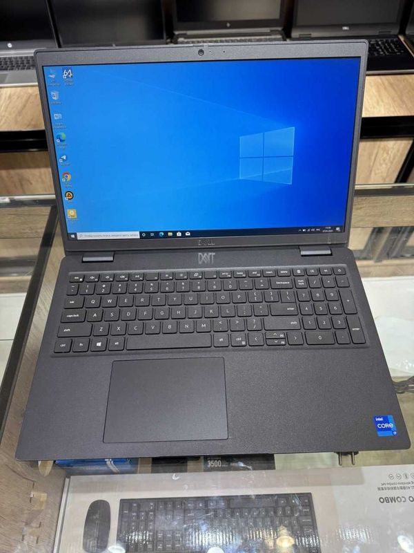 DELL Latitude 3520 Core i7-1165G7 ram 16 ssd 256