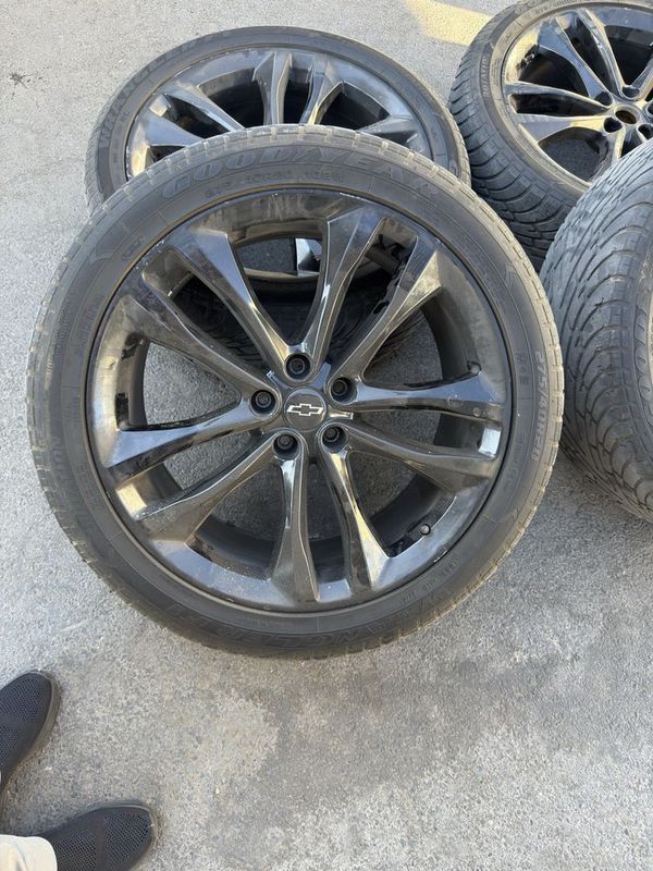 Kaptivaga 275”40”20 balonlari bn xolati ortacha obmen bor Kaptivaga 275”40”20 balonlari bn xolati ortacha obmen bor