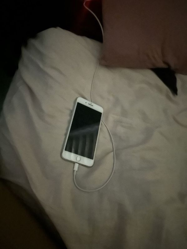 айфон 7 plus серебрянный хороший СРОЧНО!
