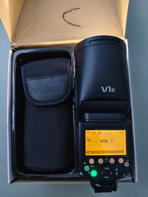 Вспышка Godox v1s (на Sony) Вспышка Godox v1s (на Sony)