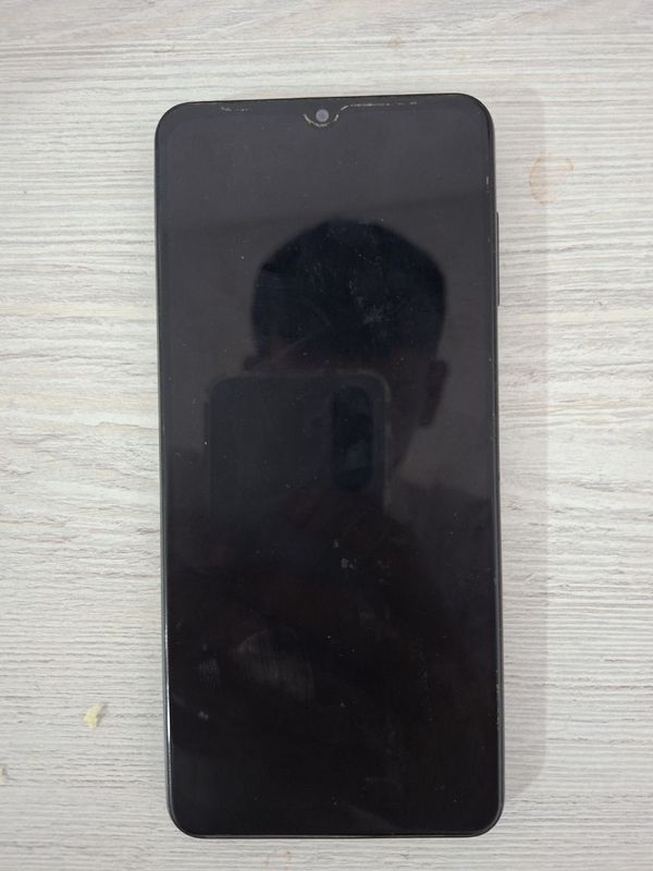 Samsung galaxy A12 holati ideal xotira 32 pul zarur sotilayapti