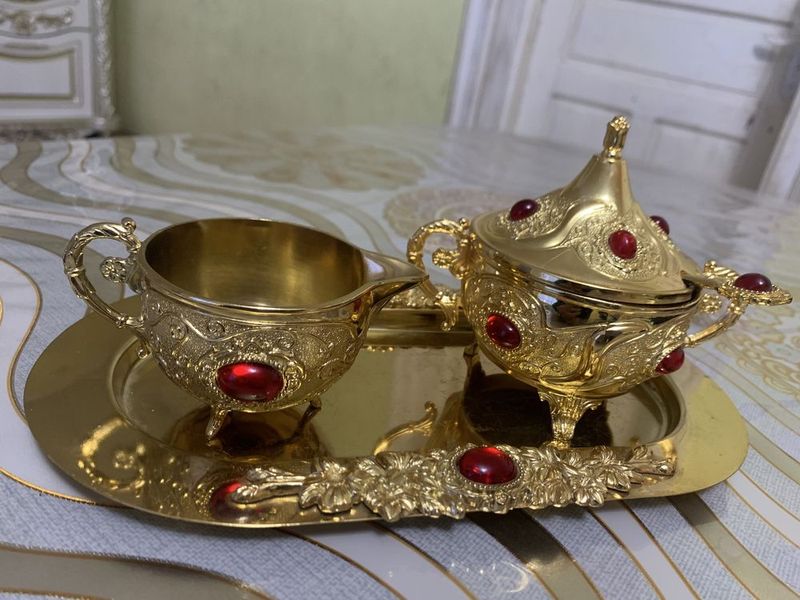 Королевская Асал Чой Кофе Қаҳва ичиш буюми. Королевская Асал Чой Кофе Қаҳва ичиш буюми.