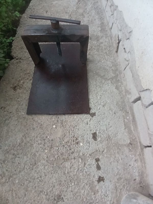Ок канд ишлаш ускунаси сотилади