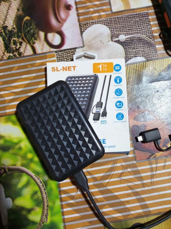 Hard 1tb yangi karobkadan ochilgancha turibdi Hard 1tb yangi karobkadan ochilgancha turibdi