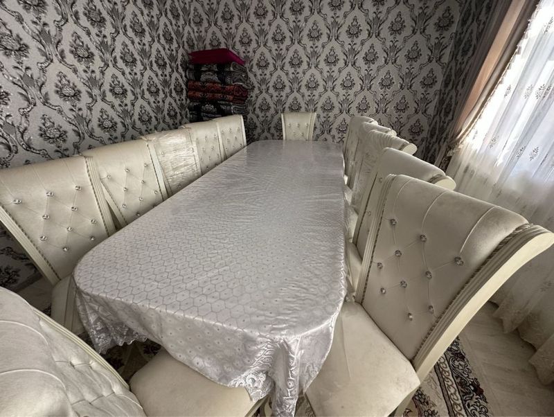 Продам Стол и стулья на 12 персон, в отличном состоянии Продам Стол и стулья на 12 персон, в отличном состоянии