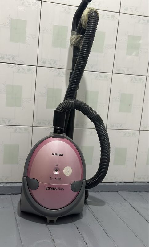 Продам пылесос Samsung 2000W на запчасти Продам пылесос Samsung 2000W на запчасти