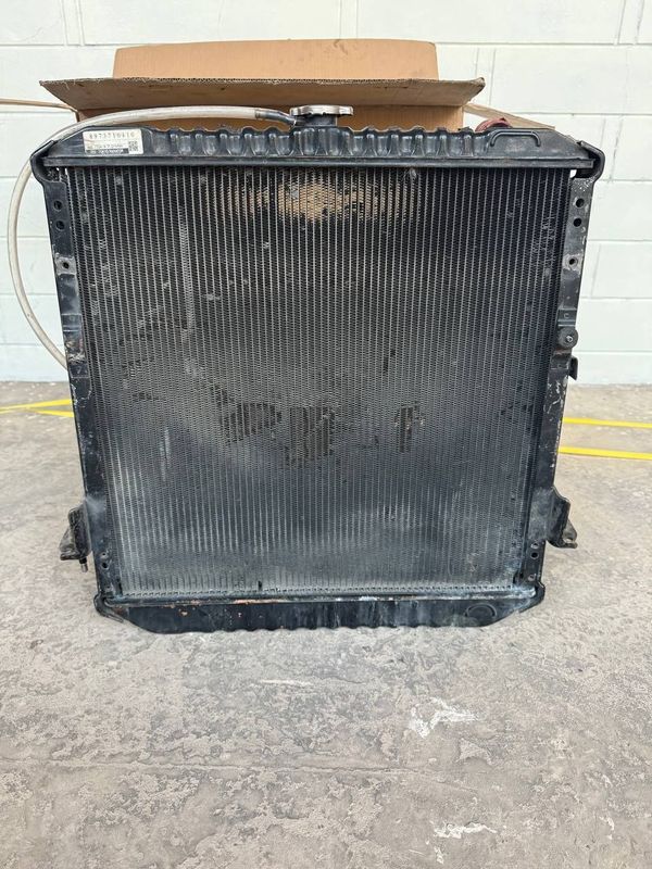 Isuzu arginal radiator sotiladi holat yaxshi