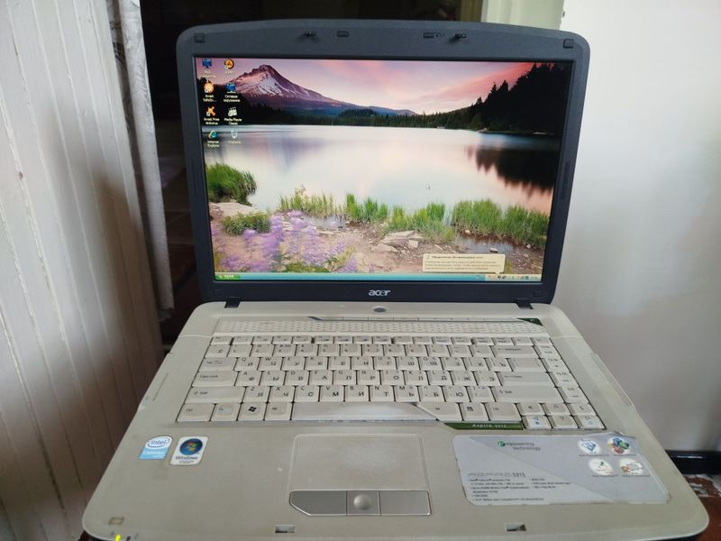 Ноутбук Acer с мышью Ноутбук Acer с мышью
