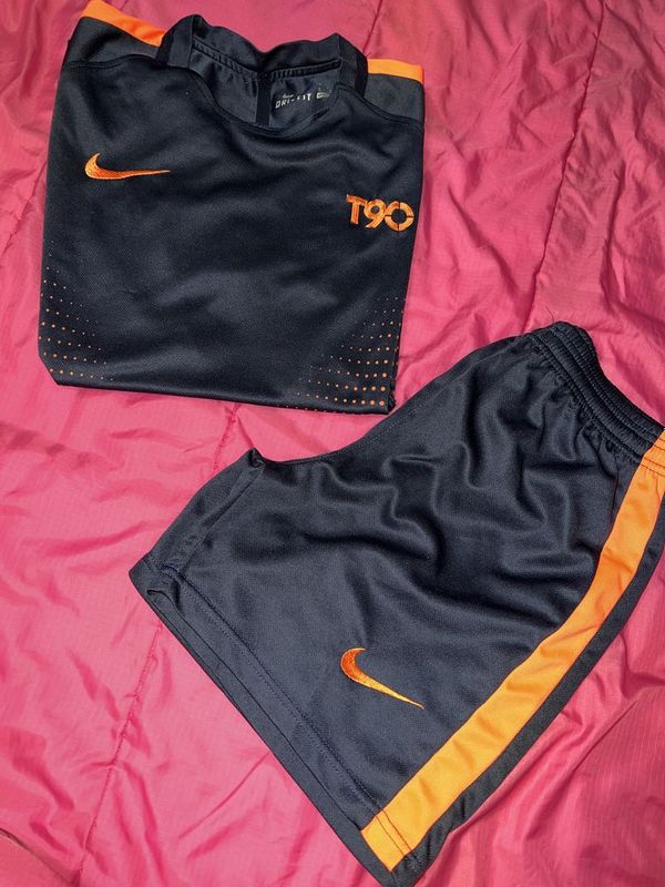 Продается комплект от Nike Продается комплект от Nike