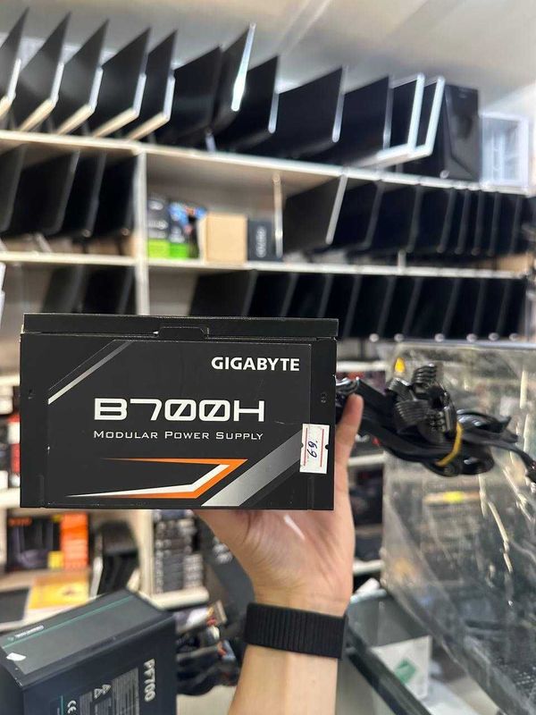 Gigabyte B700H 700W 80 Plus Bronze b/u Gigabyte B700H 700W 80 Plus Bronze b/u