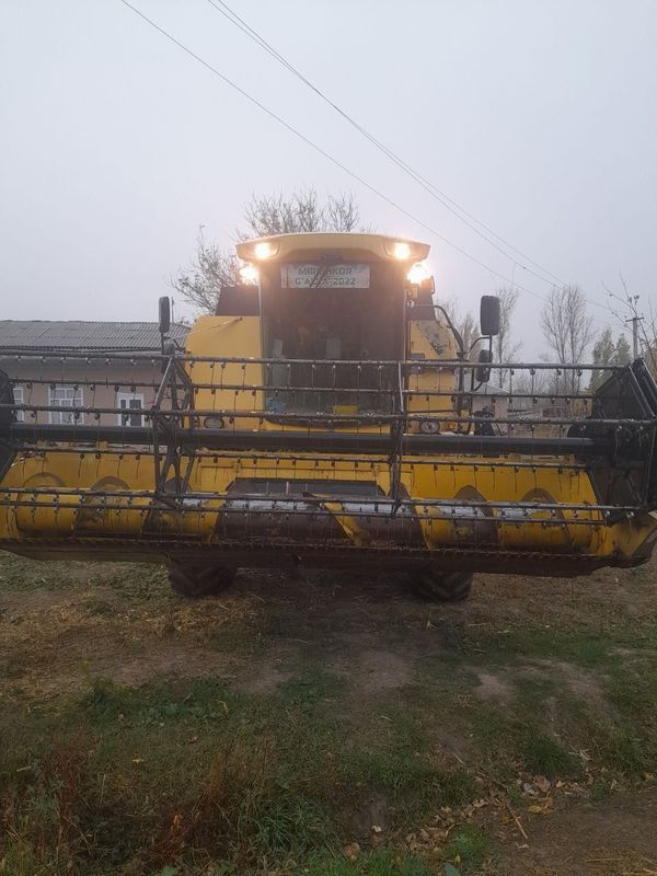 Kombayn New Holland xolati ideal sezonga tax Kombayn New Holland xolati ideal sezonga tax