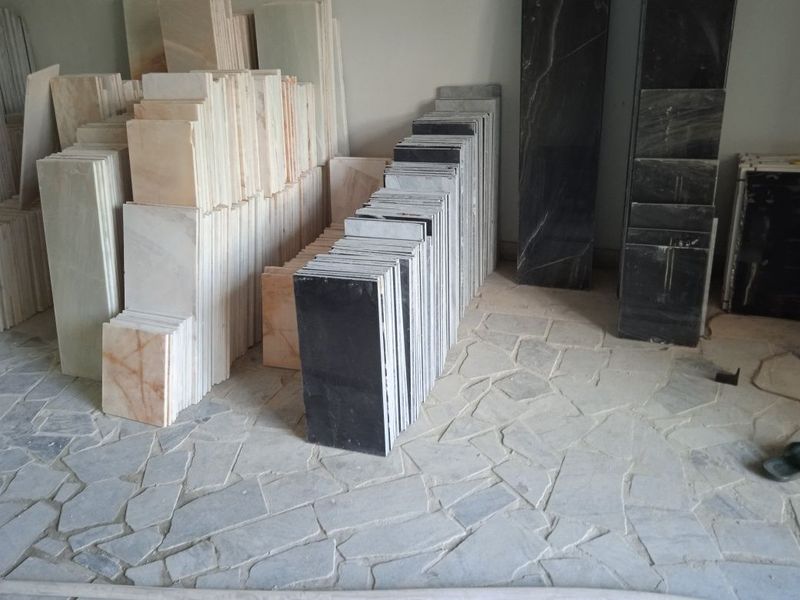 Qora marmar mramor